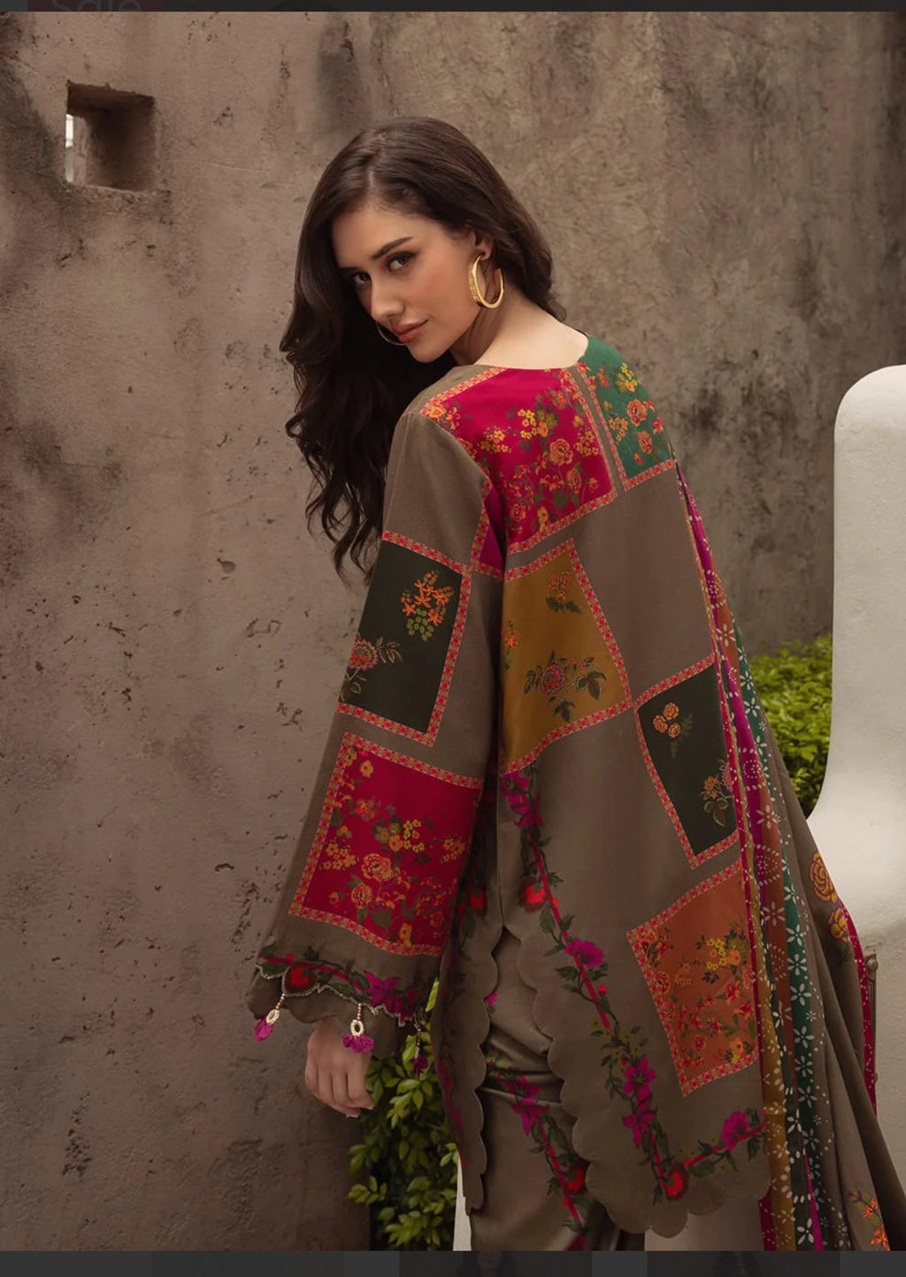 DIGITAL PRINTED 3PC KARANDI DRESS WITH DIGITAL PRINTED KARANDI SHAWL