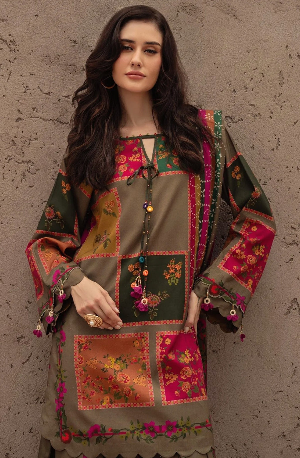 DIGITAL PRINTED 3PC KARANDI DRESS WITH DIGITAL PRINTED KARANDI SHAWL